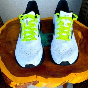 Brooks Hyperion Tempo ladies size 12